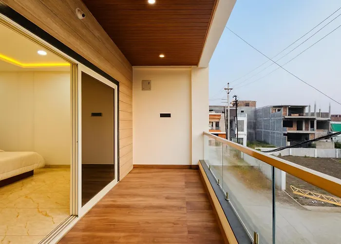 Home Escape Azure 3Bhk Bunglow Near Apollo Db City