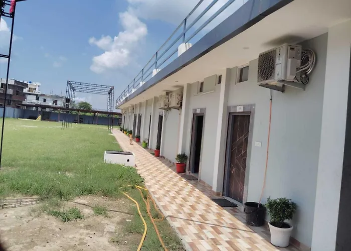 Hotel O By Oyo Aparna And Marriage Lawn