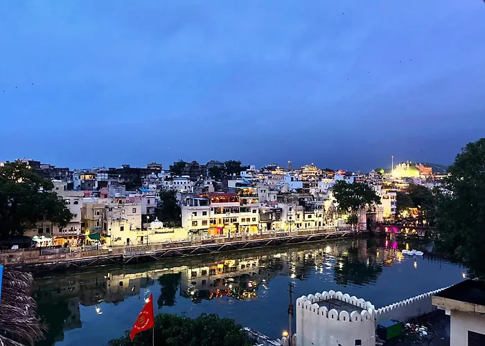 Turtle Hostel Udaipur- Lake Pichola View & Rooftop