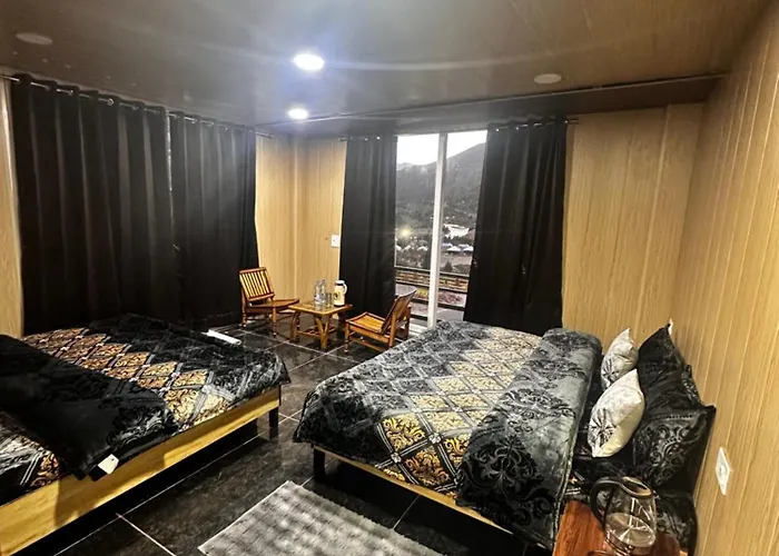 Glampfire Hotel And Cafe