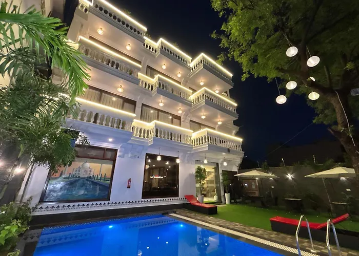 Walk 2 Taj A Boutique Abode