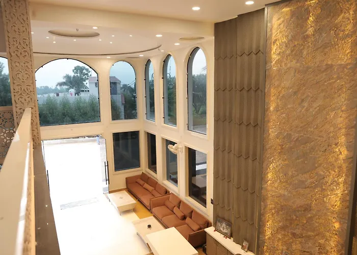 Shiv Resort & Palace
