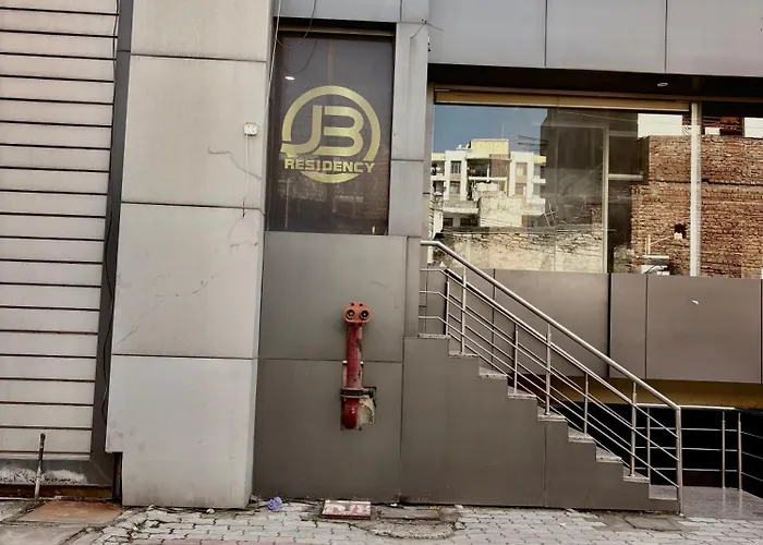 Hotel Jb Grand Residency Zirakpur Chandigarh # Lift #Balcony Rooms # Banquet Hall # Family Rooms
