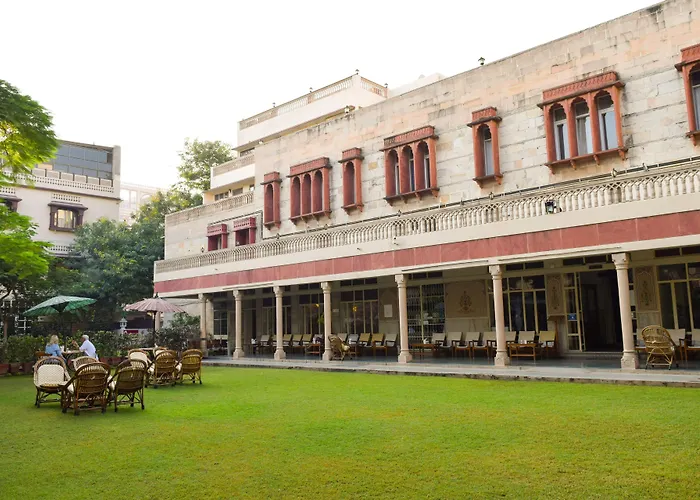 Hotel Arya Niwas