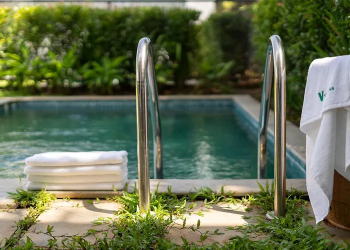 La Agueda By The Blue Kite - 2Bhk Luxury Villas, 10 Mins To Candolim Beach & 5 Mins To Casino With Private Pool, Fully Equipped Kitchen, Garden, 24X7 Security & Wifi