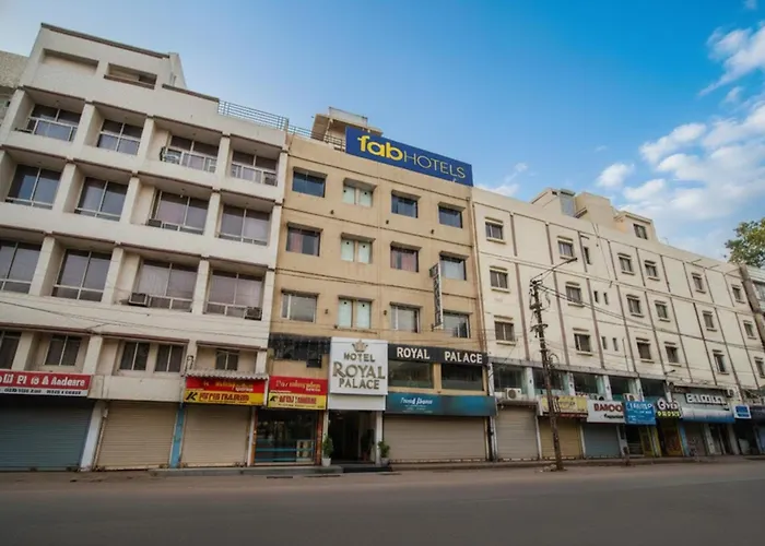 Fabhotel Royal Palace II
