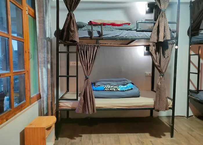 Bros Hostel&Yaara Cafe