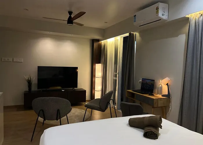 Petal Stays - Neon Homeotel 1 Km From Airport
