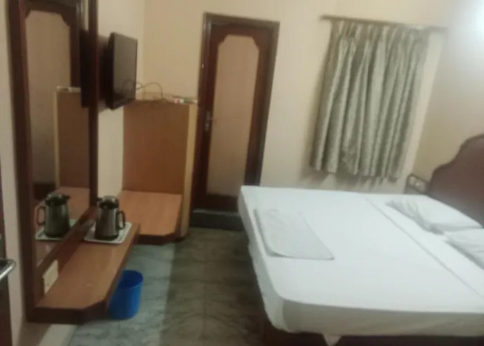 Hotel Valluvar