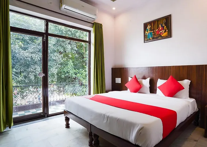 Hotel Pramod Palace