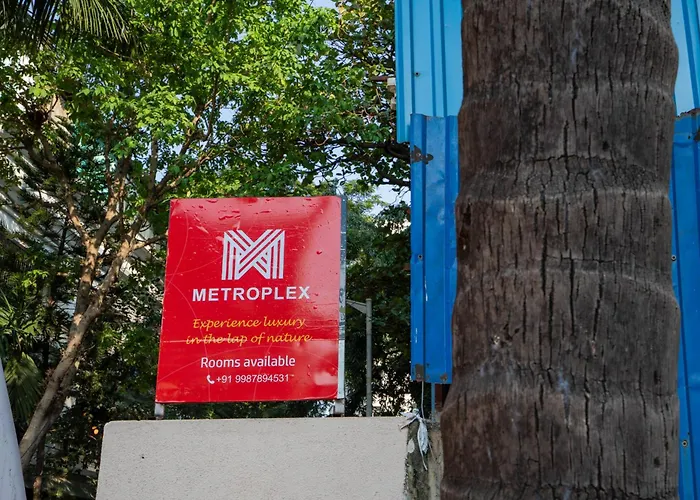 Hotel Metroplex Near Bkc