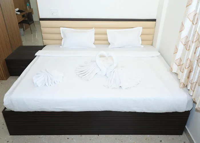 Ishta Hotel And Rooms