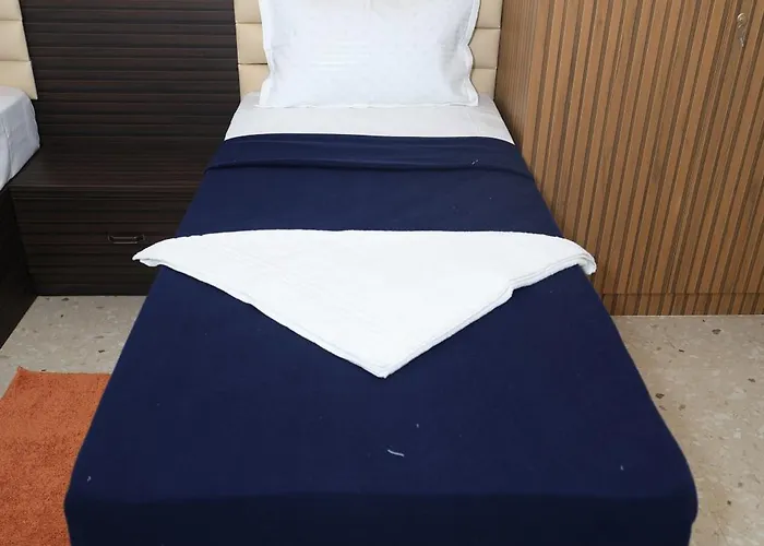 Ishta Hotel And Rooms