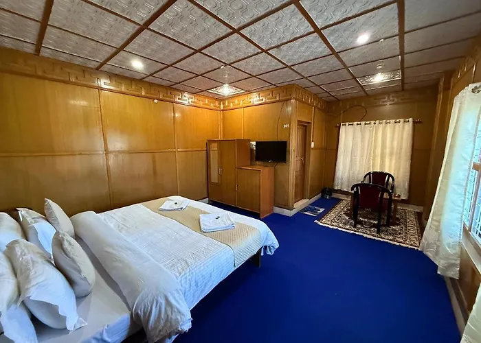 Hotel Tawang Holiday
