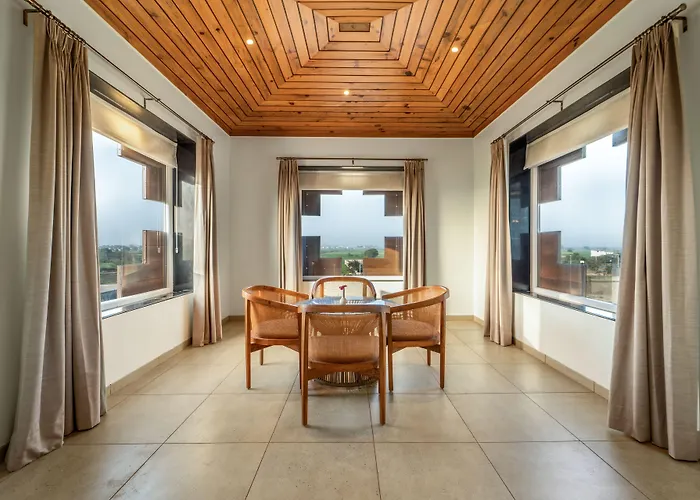 Shyama Sarovar Portico