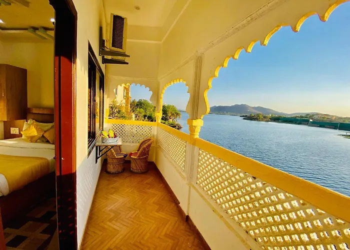 Hotel Vallabhgarh At Pichola Lake Nathi Ghat Brahmpole Udaipur