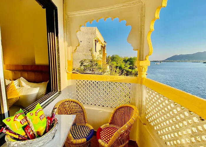 Hotel Vallabhgarh At Pichola Lake Nathi Ghat Brahmpole Udaipur
