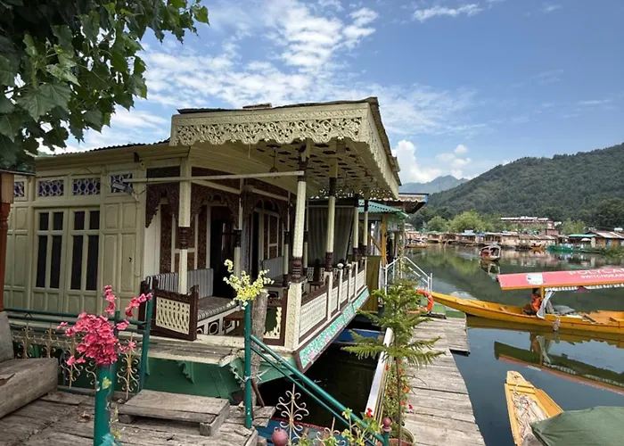 Houseboat Patloo Palace