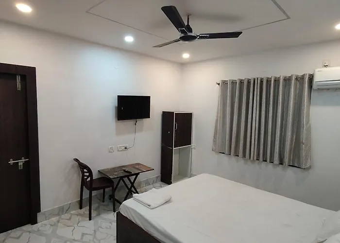 Hotel Ai Near Shalimar Railway Station