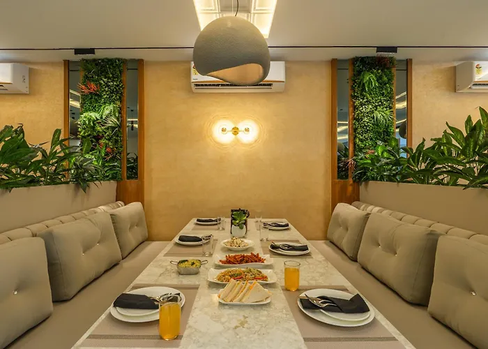 Perfectstayz Premium Shree Narayana At Mahakal Temple Road