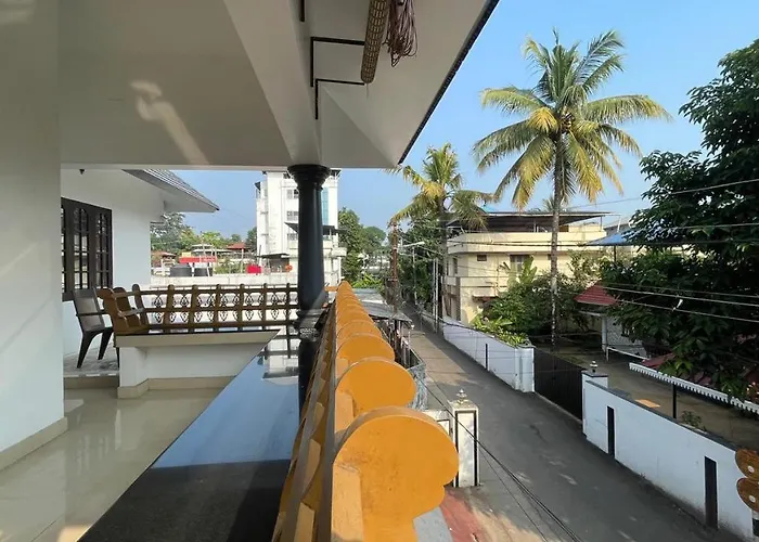 Homestay Near Lulu- Edappally- Amrita, Aster Hospital- Kochi