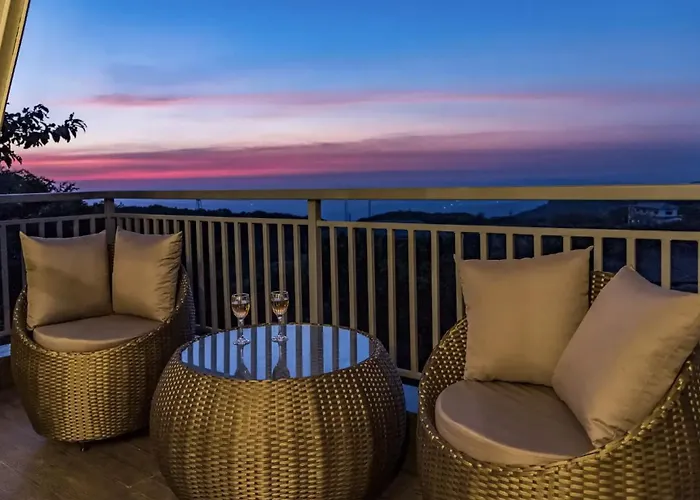 Saffronstays Hillside Harrier - Swiss-Style Cottages In Lonavala With Balconies & Bathtub