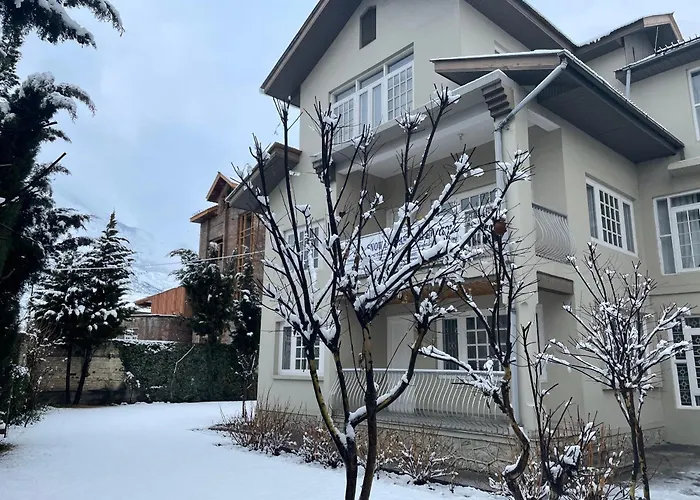 Snow Leopard Lodge