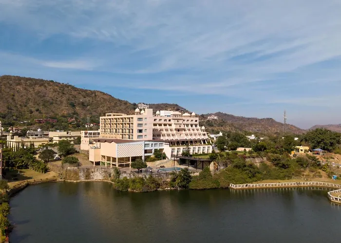 Via Lakhela Lakeview Resort & Spa
