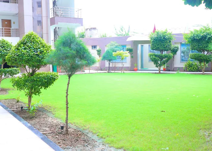 Hotel Shri Radha Nikunj - Opposite Prem Mandir Vrindavan