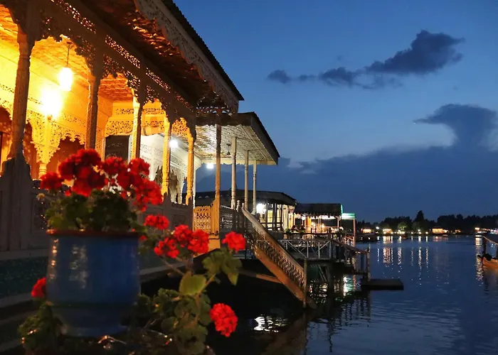 Chicago Group Of Houseboats