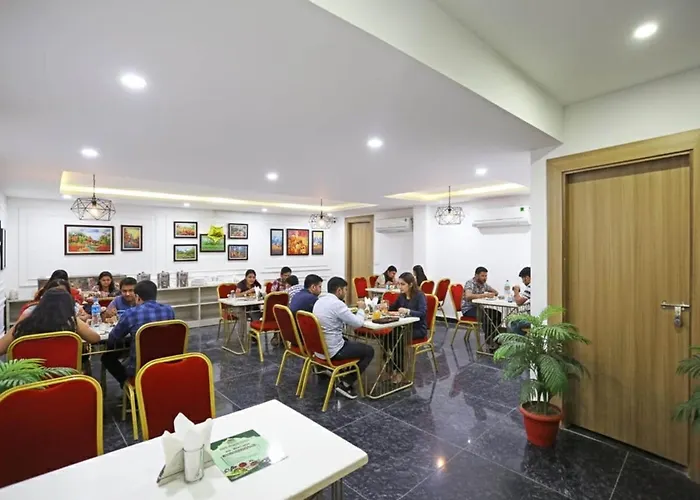 Hotel Decent Suites - Delhi Airport