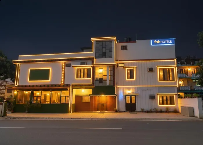 Fabhotel Limewood