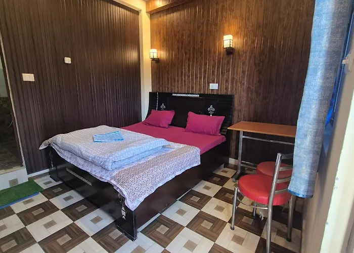Bisht Hotel And Restaurant