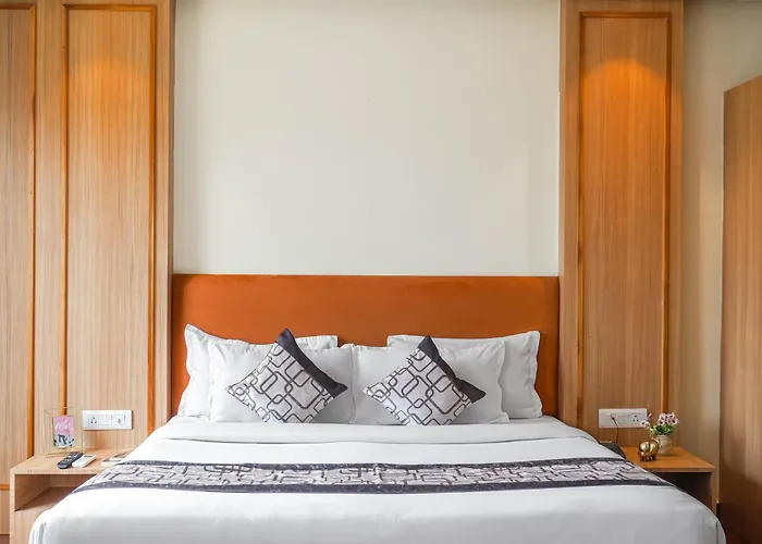 Hotel Dua Grand A Unit Of Ajooni Hospitality- 5 Min Walk From Golden Temple