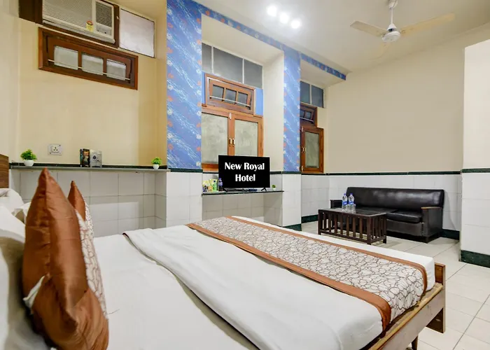 Hotel New Royal Just Near Old Delhi Railway Station And Red Fort