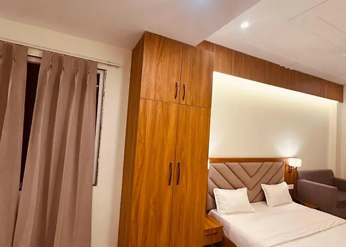 Hotel Rishikesh Paradise - Best Stay In Tapovan , Guests Favourite,Travellers Delight !!