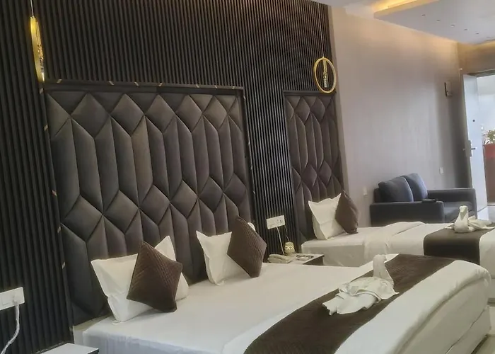 Hotel Crystal Sarovar