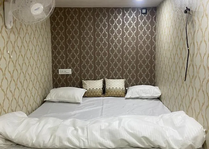 Meenakshi Guest House