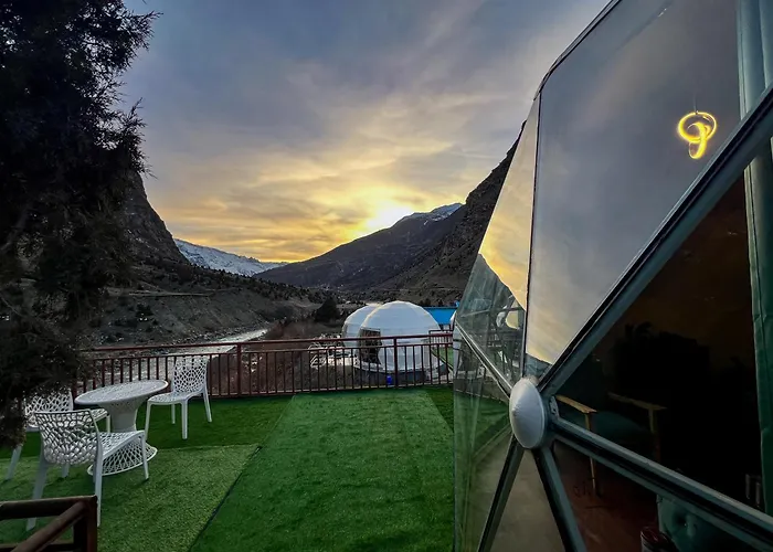 Yolo Outdoors - Riverside Luxury Domes & Glamping, Jispa