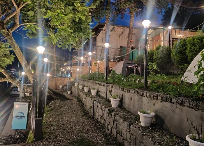 Lake & Woods-A Boutique Lakeview Property