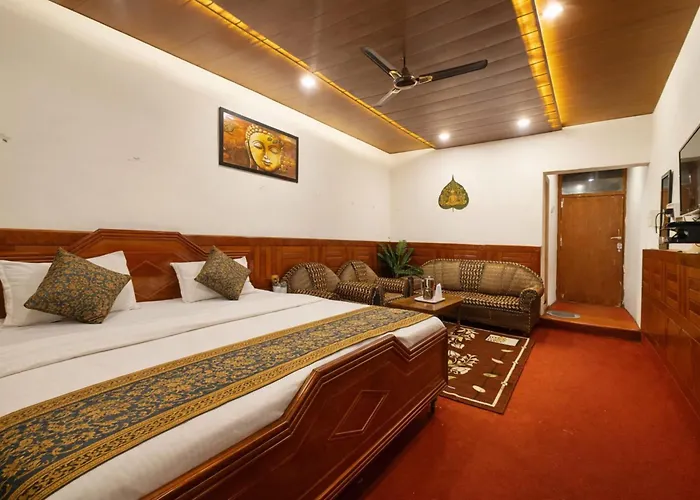 Boutique Tribhuwan Hill View Hotel Free Wifi And Parking Facilities - Best Services - Prime Location- Premium Hotel In Ranikhet