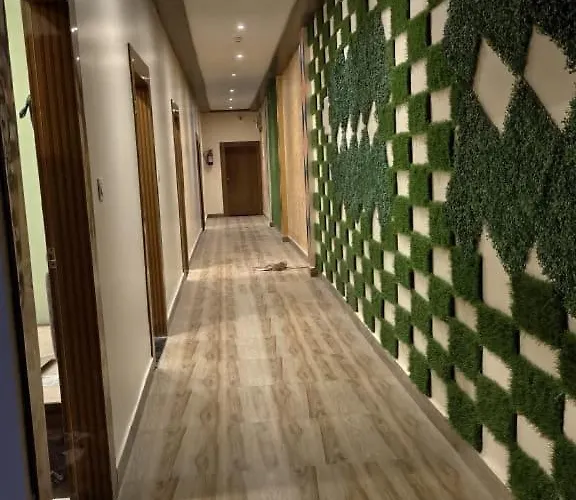Hotel Raj Villa And Restaurant