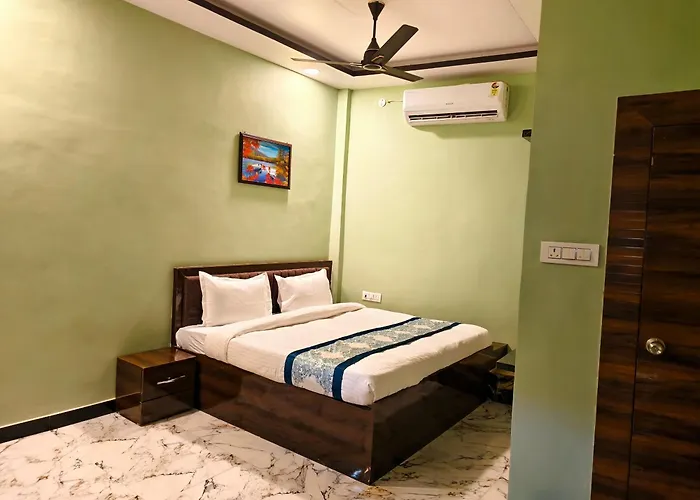 Hotel Raj Villa And Restaurant