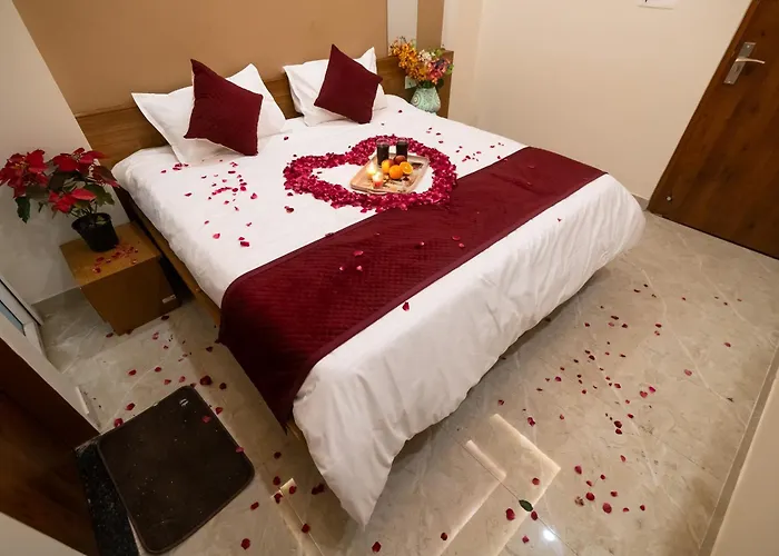 Hotel Raaz And Family Restaurant