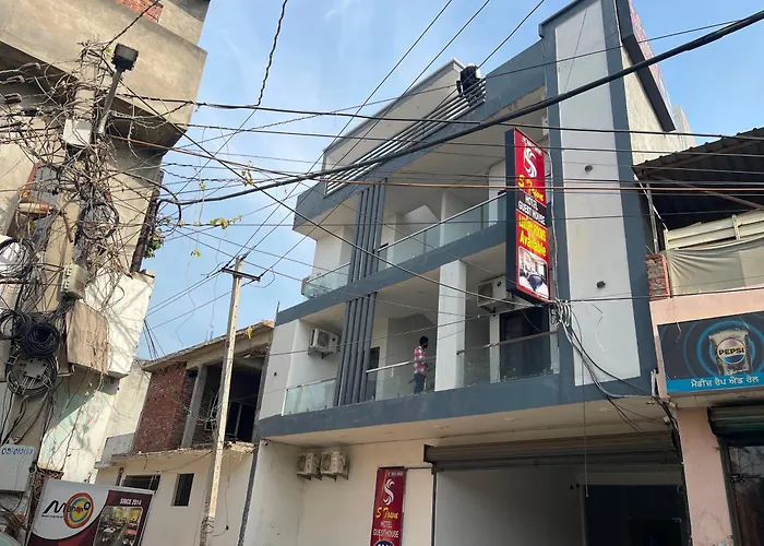 Hotel O S Town Guest House