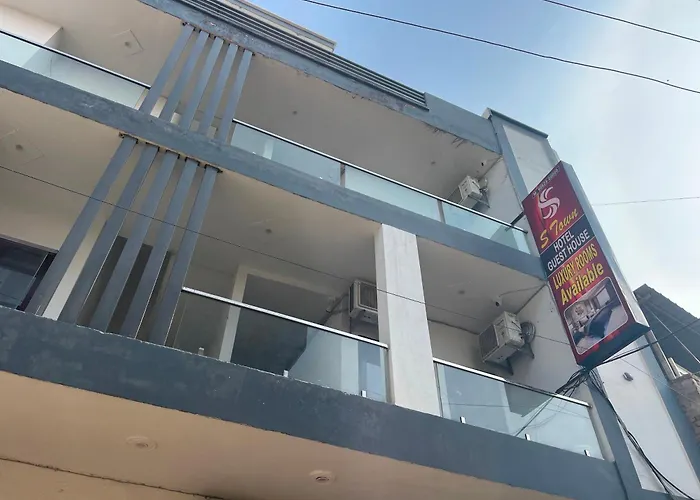 Hotel O S Town Guest House