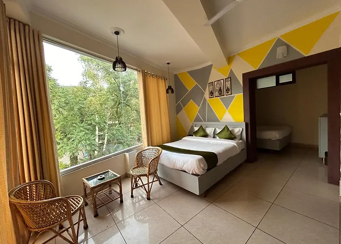 Hotel Clover Inn Malsi