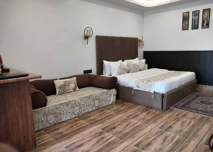 Hotel Parth Luxurious