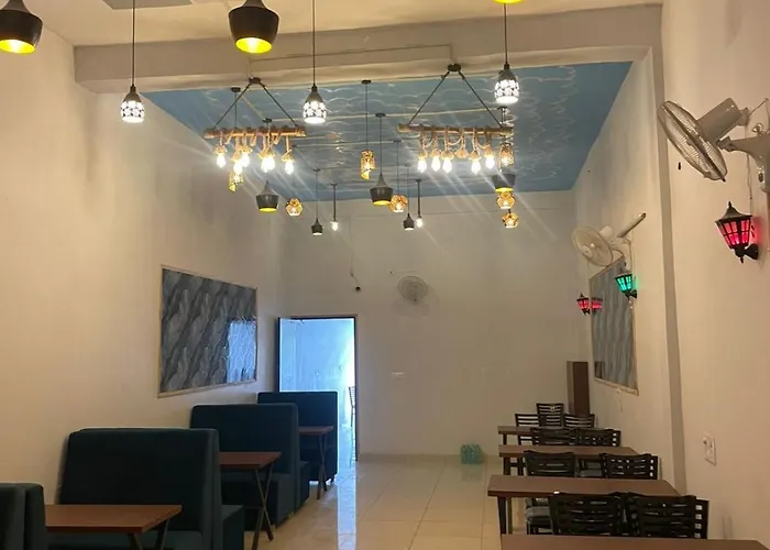 Royal Living Hotal