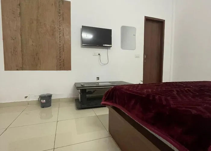 Royal Living Hotal